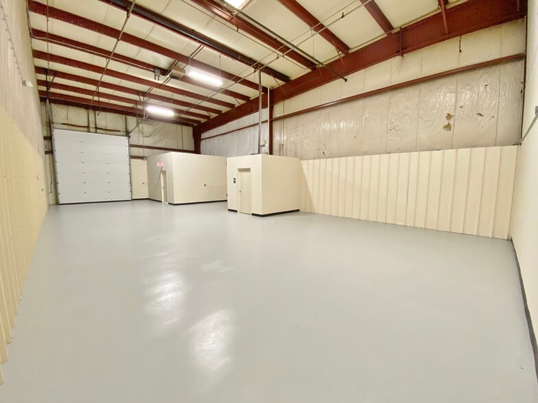 13848-13876 Dawson Beach Rd, Woodbridge, VA for lease - Interior Photo - Image 2 of 10