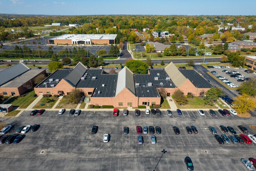 235-241 W Schrock Rd, Westerville, OH à louer - Photo du bâtiment - Image 2 de 6