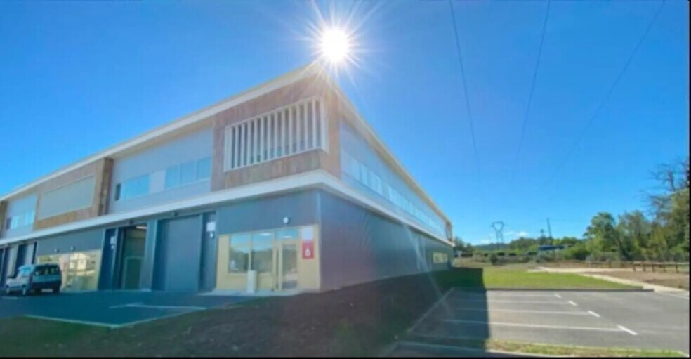 Local d'activités dans Rousset à vendre - Photo du bâtiment - Image 1 de 10