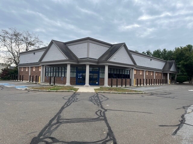 588 Main St, East Haven, CT à vendre - Photo du bâtiment - Image 2 de 3