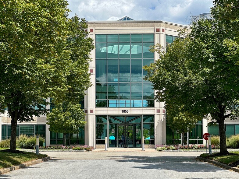 1055 Westlakes Dr, Berwyn, PA for lease - Building Photo - Image 3 of 15