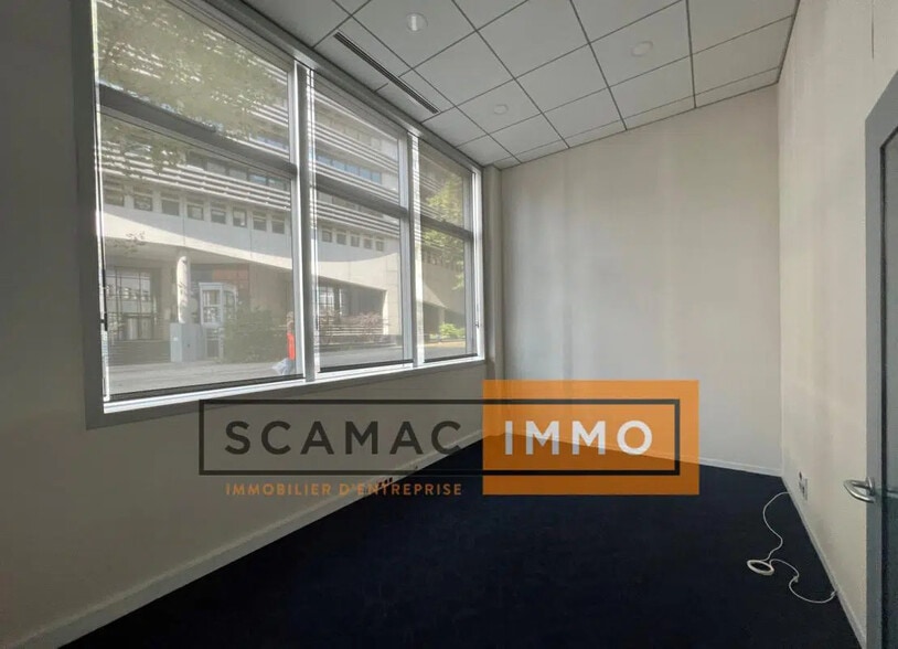 Commerce de détail dans Saint-Denis à louer - Photo intérieure - Image 2 de 4