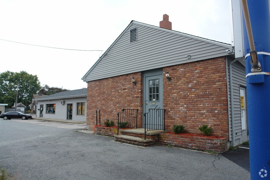 1697-1711 Warwick Ave, Warwick, RI for sale - Building Photo - Image 2 of 9