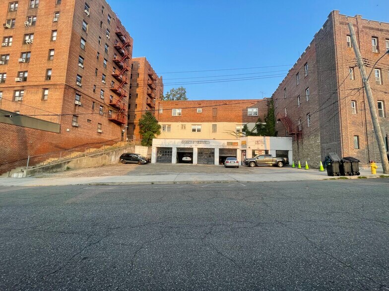 20 Grayrock Rd, Scarsdale, NY à vendre - Photo du bâtiment - Image 3 de 20