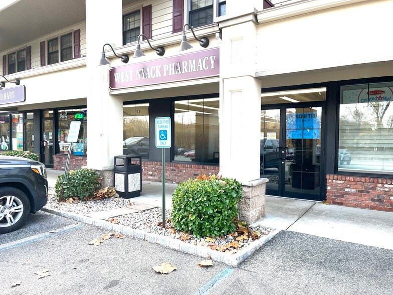 719 W Nyack Rd, West Nyack, NY à louer - Photo du bâtiment - Image 3 de 12