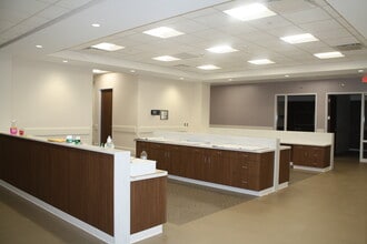 1405 E South Blvd, Rochester Hills, MI for lease Interior Photo- Image 1 of 9