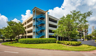 200 Carillon Pkwy, Saint Petersburg, FL à louer Photo du bâtiment- Image 1 de 8