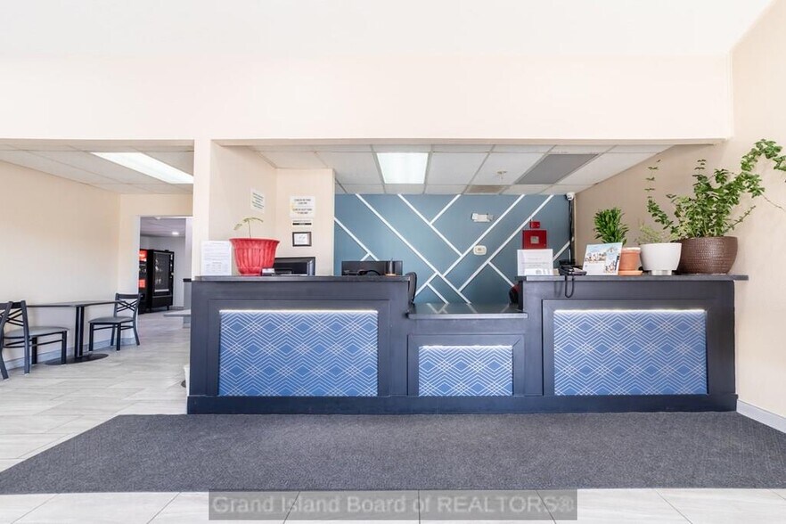 3205 S Locust St, Grand Island, NE à vendre - Photo du bâtiment - Image 3 de 48