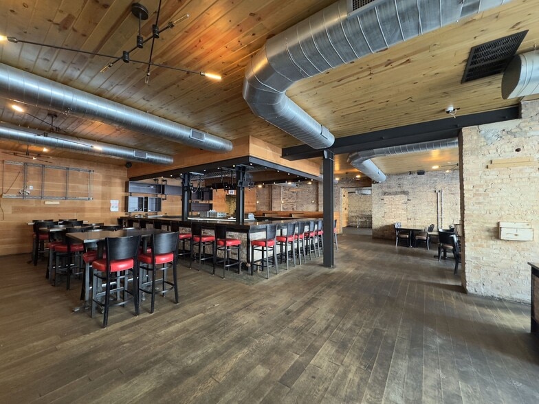 3211-3215 N Sheffield Ave, Chicago, IL à louer - Photo du bâtiment - Image 3 de 7