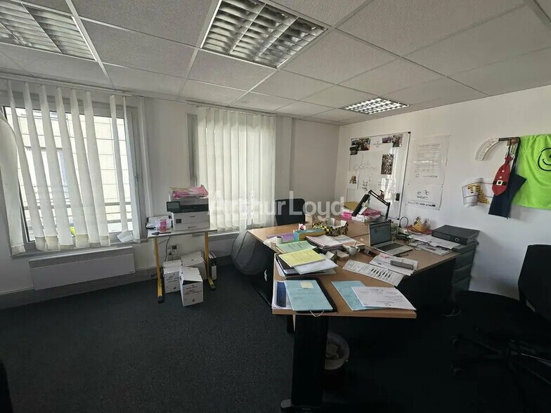 Office in Reims for lease - Interior Photo - Image 2 of 8