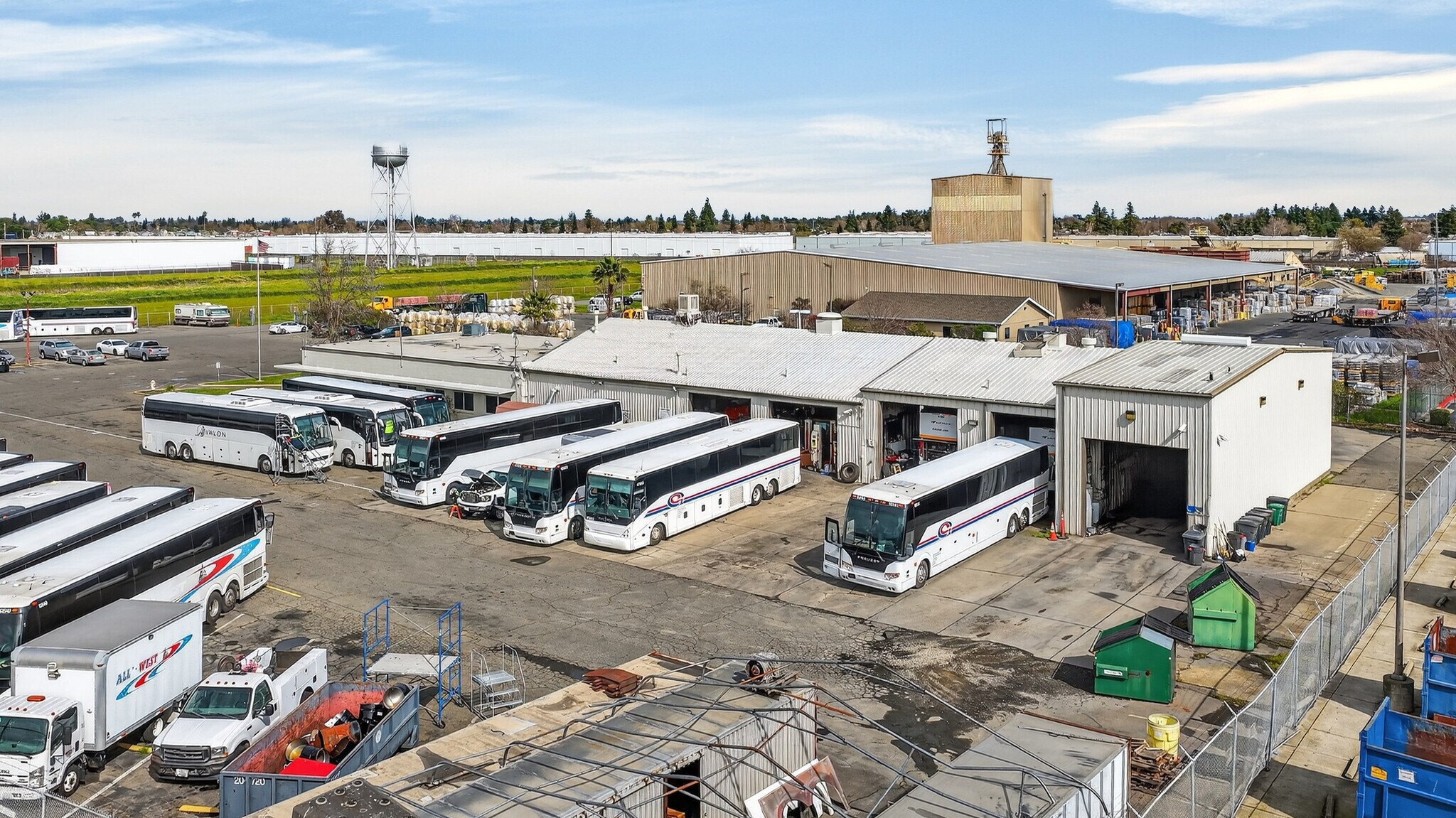 7701 Wilbur Way, Sacramento, CA à louer Photo principale- Image 1 de 6