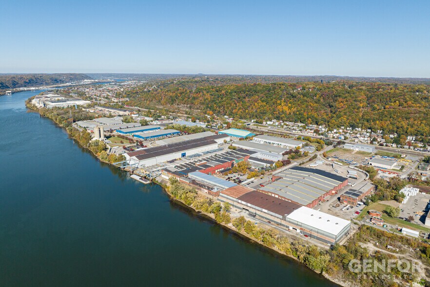 33 Leetsdale Industrial Dr, Leetsdale, PA à louer - Aérien - Image 3 de 4