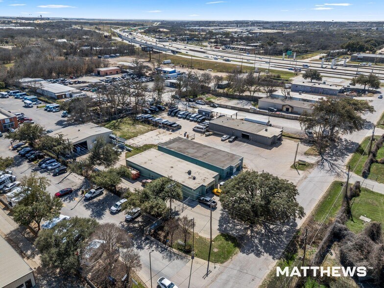511 Thompson Ln, Austin, TX à vendre - Photo du bâtiment - Image 1 de 3