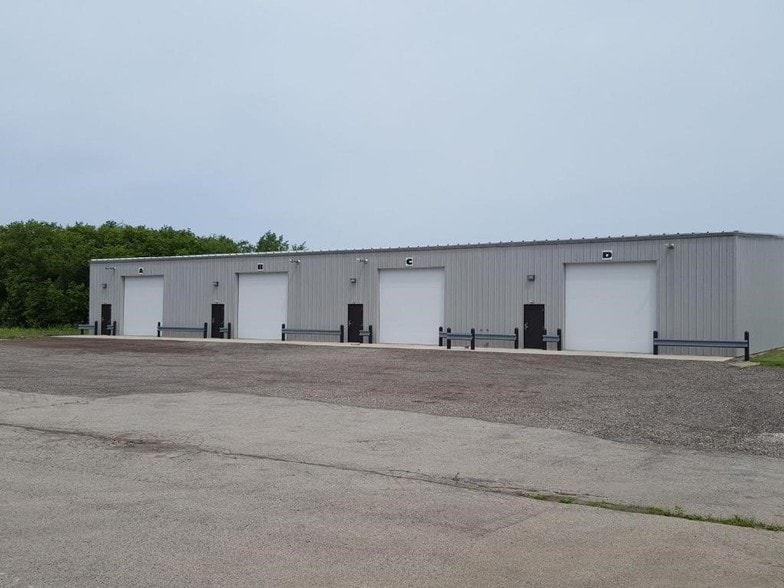 1185 US Highway 14, Oregon, WI for lease - Building Photo - Image 2 of 9