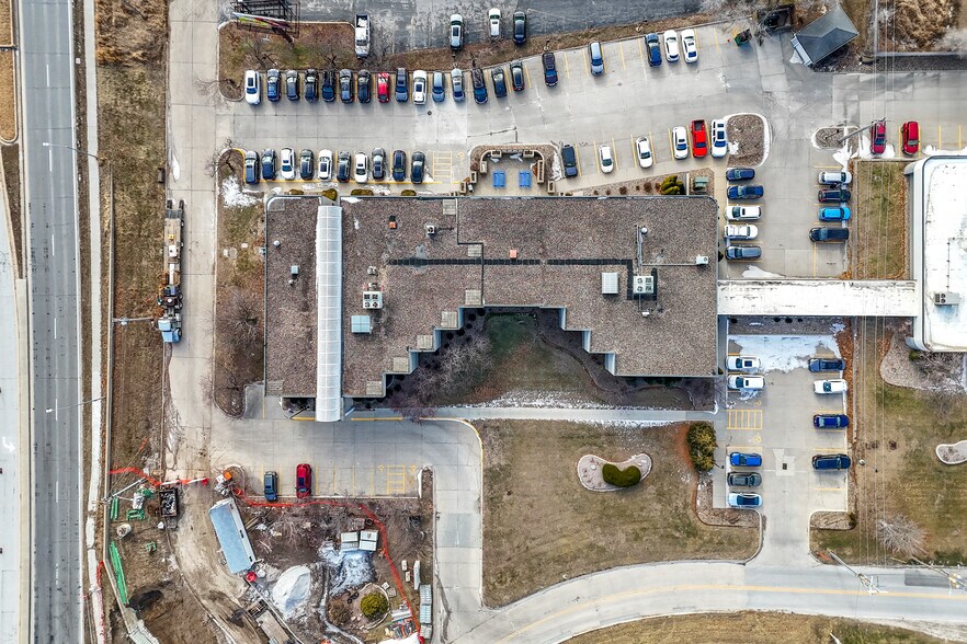 2100 Fleur Dr, Des Moines, IA à vendre - Photo du bâtiment - Image 3 de 16