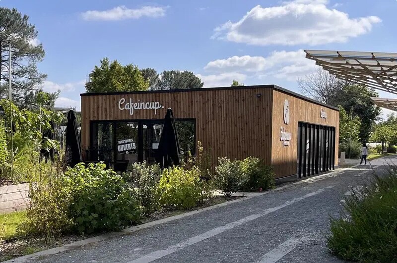 Retail in Pessac for lease Building Photo- Image 1 of 5