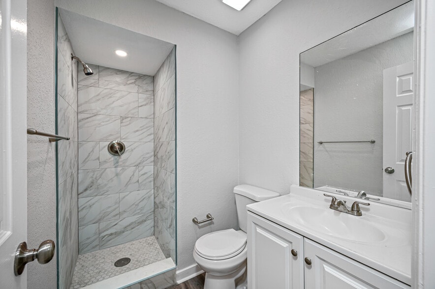 Midfield Pinellas Portfolio portfolio of 5 properties for sale on LoopNet.ca - Building Photo - Image 3 of 58