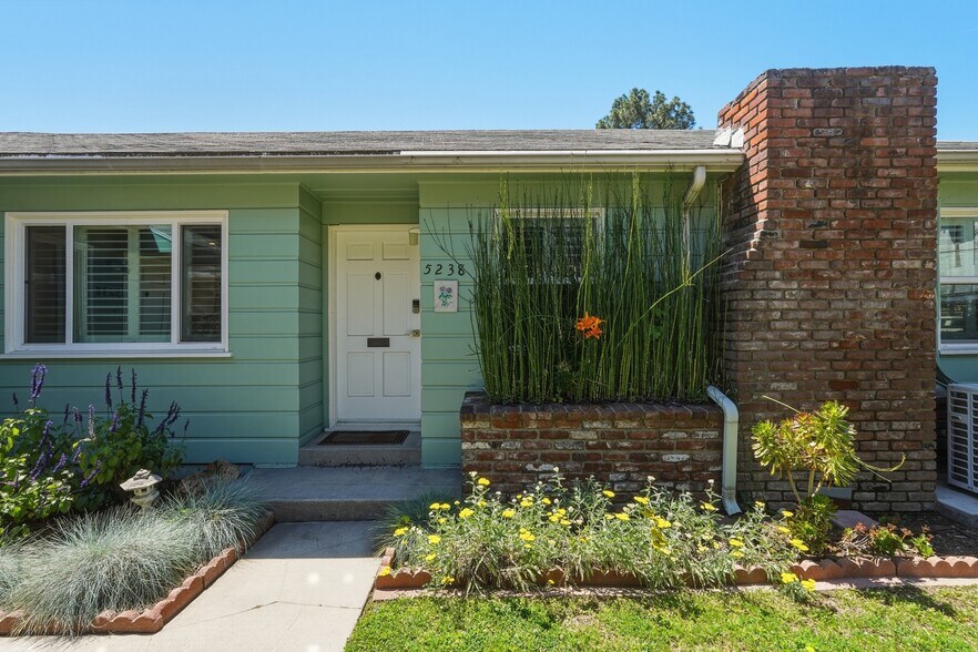 5236 Bellingham Ave, Valley Village, CA à vendre - Photo du bâtiment - Image 2 de 53