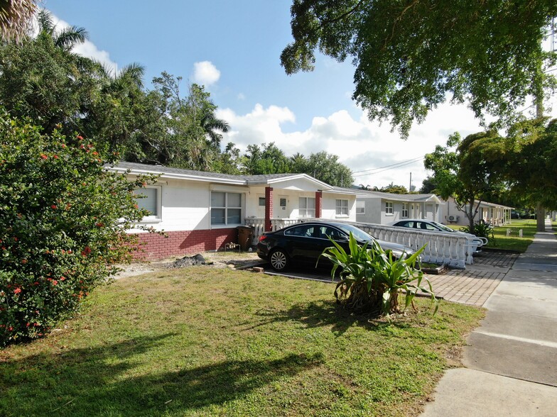 418 E Virginia Ave, Punta Gorda, FL for sale - Building Photo - Image 2 of 6