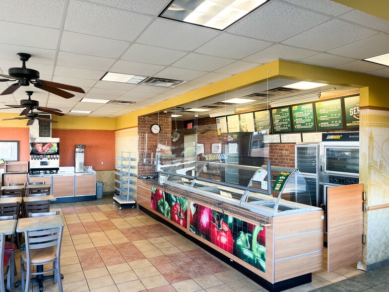 2134 Gary Blvd Rt-66, Clinton, OK for lease - Interior Photo - Image 3 of 5