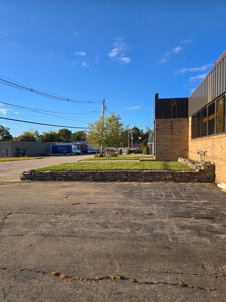 100 Glen Rd, Cranston, RI for lease - Building Photo - Image 2 of 20