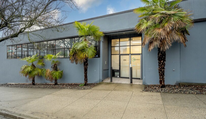 2512 Yukon St, Vancouver, BC à louer - Photo du bâtiment - Image 2 de 5