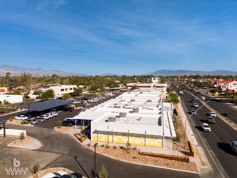 2627 E Broadway Blvd, Tucson, AZ à louer - Photo du bâtiment - Image 2 de 22