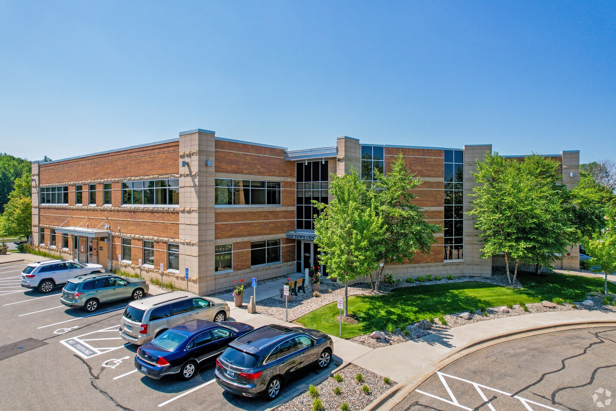 1215 Town Centre Dr, Eagan, MN for lease Primary Photo- Image 1 of 5