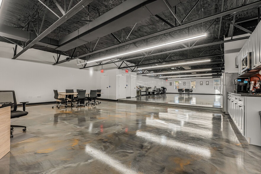 162-20 77th Rd, Flushing, NY for sale - Building Photo - Image 1 of 38