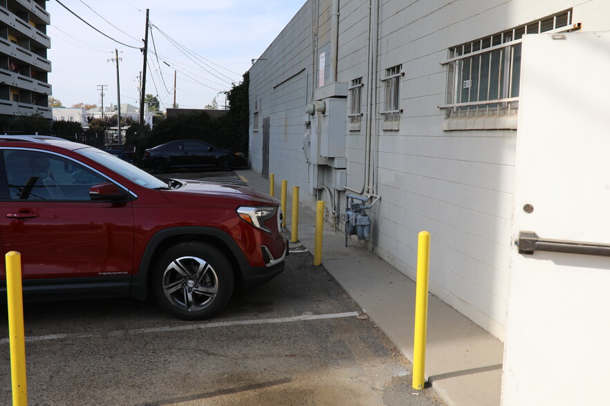 1815 Van Ness Ave, Fresno, CA for lease - Building Photo - Image 2 of 10