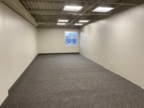 441-445 NW Old Highway 8, New Brighton, MN for lease Interior Photo- Image 2 of 2