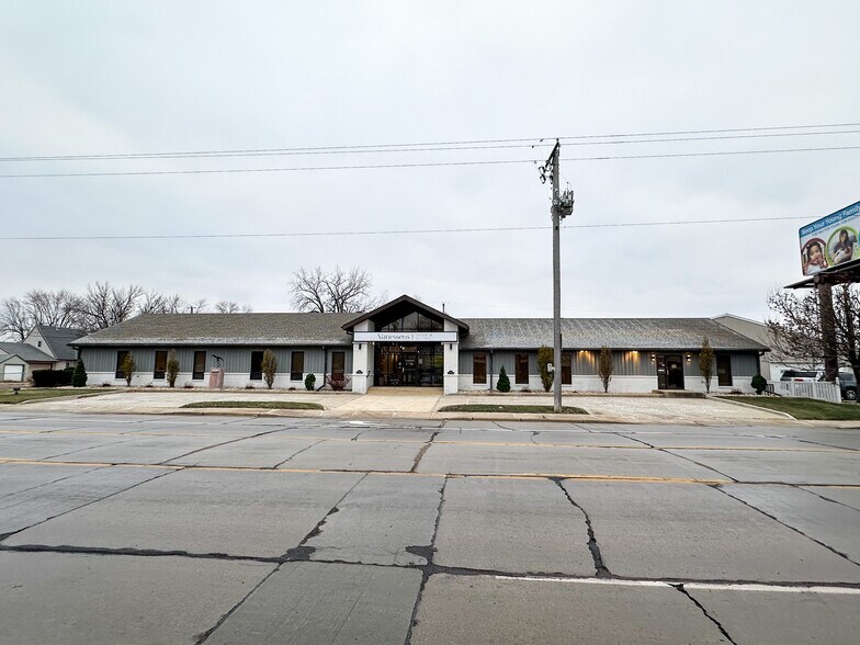 307 W 41st St, Sioux Falls, SD à louer - Photo du bâtiment - Image 2 de 7