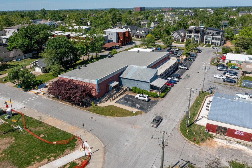 406 SE 5th St, Bentonville, AR for lease - Building Photo - Image 2 of 13