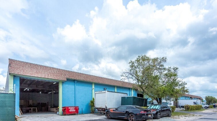 3800-3300 NW 37th Ave, Miami, FL à louer - Photo du bâtiment - Image 1 de 2