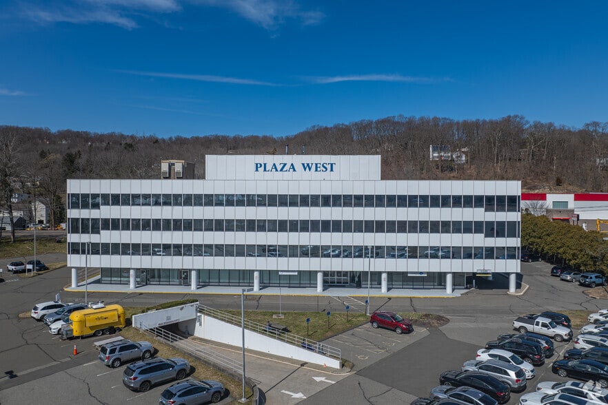 100 Mill Plain Rd, Danbury, CT for lease - Building Photo - Image 3 of 6
