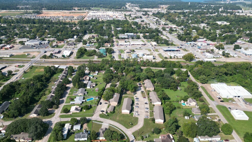 203 E Watson St, Willis, TX à vendre - Photo du bâtiment - Image 2 de 5