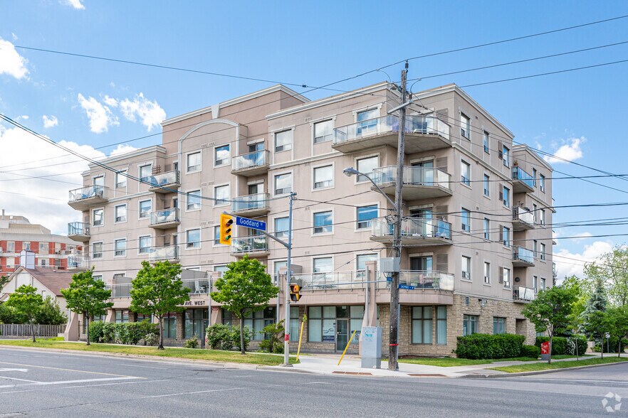 778 Sheppard Ave W, Toronto, ON for lease - Primary Photo - Image 1 of 4