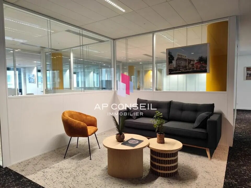 Office in Montigny-le-Bretonneux for sale Interior Photo- Image 1 of 7