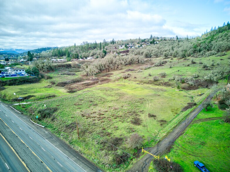 3110 NE Diamond Lake Blvd, Roseburg, OR à vendre - Photo du bâtiment - Image 2 de 29