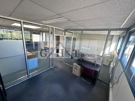 Industrial in Croissy-Beaubourg for lease - Interior Photo - Image 3 of 8