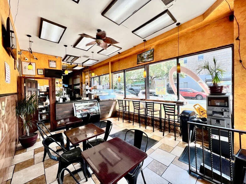 613A Nostrand Ave, Brooklyn, NY à louer - Photo du bâtiment - Image 2 de 16