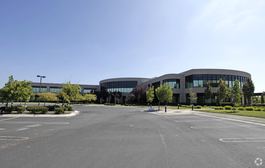 6800 Dumbarton Cir, Fremont, CA for lease - Building Photo - Image 2 of 3