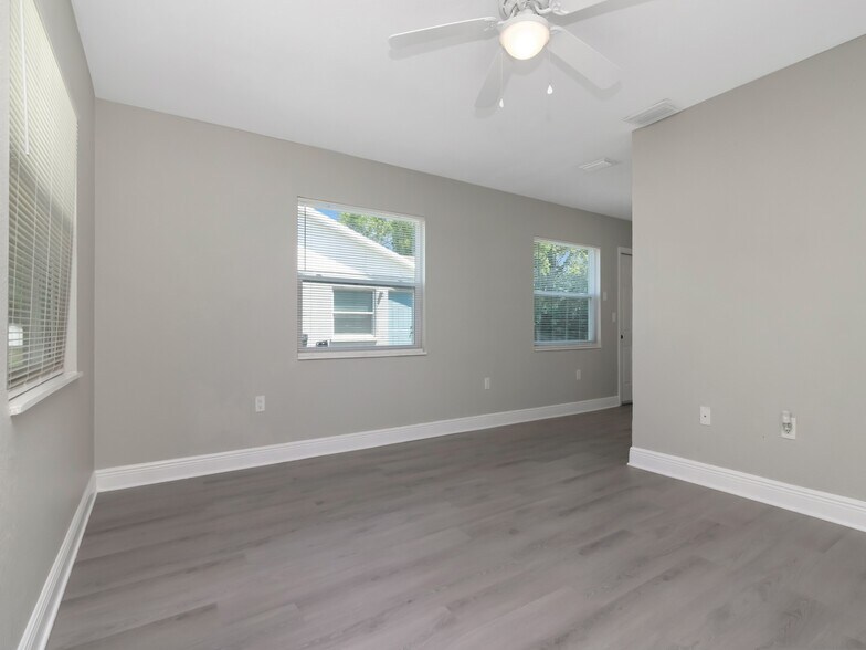 Bradenton Duplex's portefeuille de 4 propriétés à vendre sur LoopNet.ca - Photo du bâtiment - Image 1 de 162