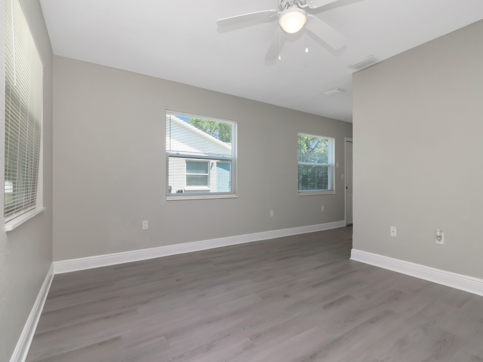 Bradenton Duplex's portefeuille de 4 propriétés à vendre sur LoopNet.ca Photo du bâtiment- Image 1 de 163