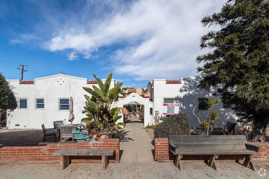 35 17th St, Hermosa Beach, CA à vendre - Photo du bâtiment - Image 2 de 15