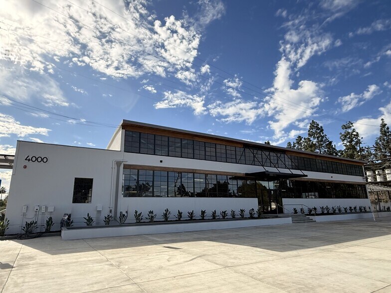 4000-4010 Chevy Chase Dr, Los Angeles, CA à louer - Photo du bâtiment - Image 1 de 24
