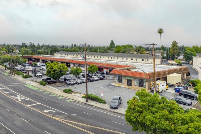 Plus de détails pour 2525-2565 S Winchester Blvd, Campbell, CA - Commerce de détail à louer