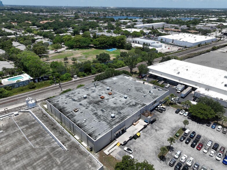 4200 N 29th Ave, Hollywood, FL à louer - Photo du bâtiment - Image 3 de 15