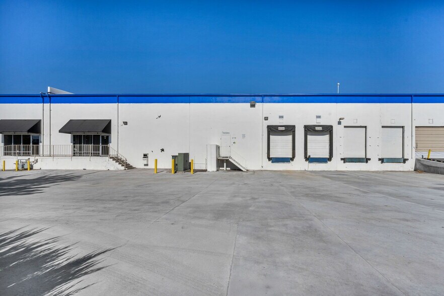 575-585 Reactor Way, Reno, NV à louer - Photo du bâtiment - Image 1 de 113