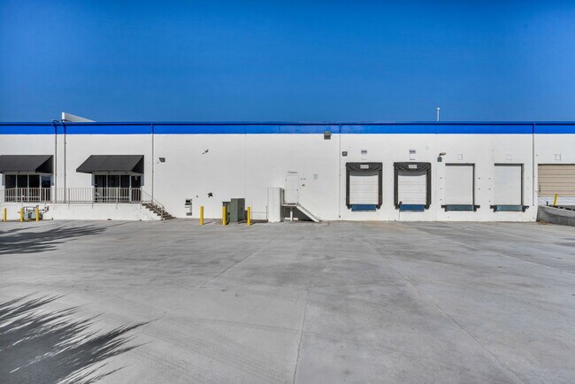 Plus de détails pour 575-585 Reactor Way, Reno, NV - Industriel à louer